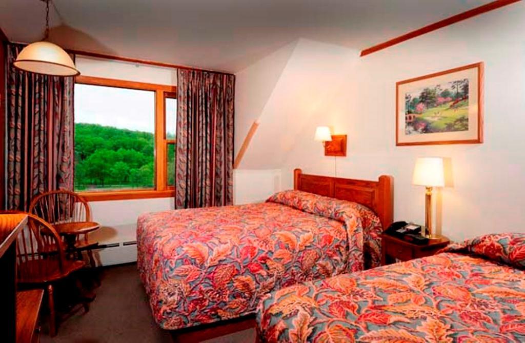 Cacapon State Park Lodge Berkeley Springs Room photo